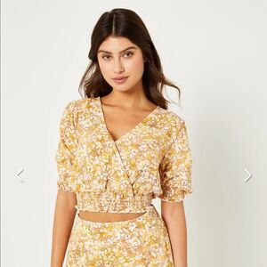 BCBG Generation ANYA V-Neck Top Yellow Animal Print Size Large NWT